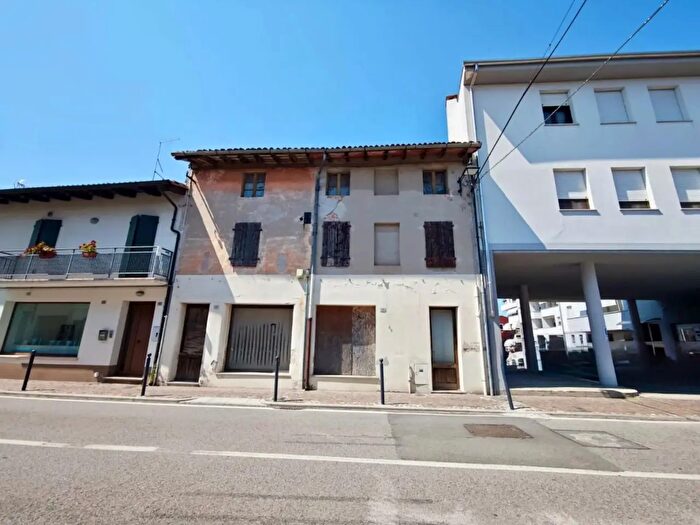 Casa con 10 locali in vendita in San Vito Al Tagliamento