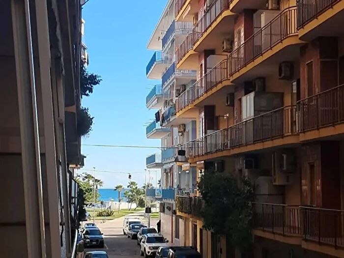 Appartamento quadrilocale in vendita in Via Martiri di Gerace, Soverato