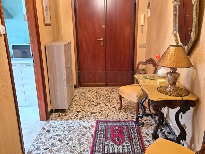 Appartamento con 5 locali in affitto in Via Rossini, Vicenza