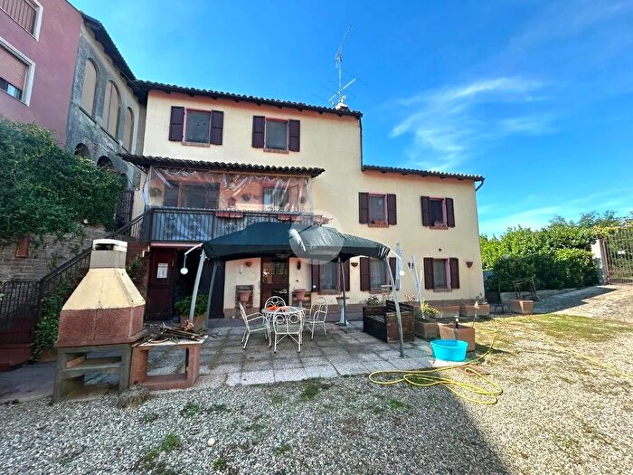 Casa con 6 locali in vendita in Strada Ottiglio, Grazzano Badoglio