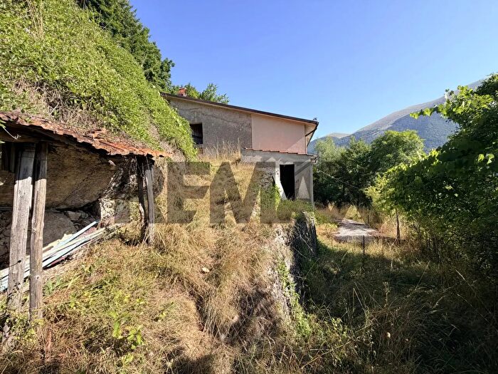 Casa bilocale in vendita in Opi