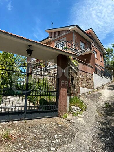 Casa con 6 locali in vendita in Via della Resistenza, Cantalice