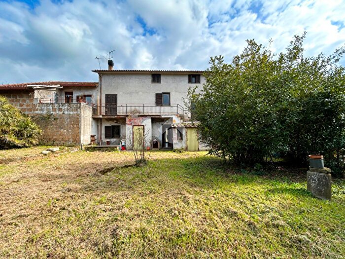 Casa con 6 locali in vendita in Contrada Valli, Vetralla