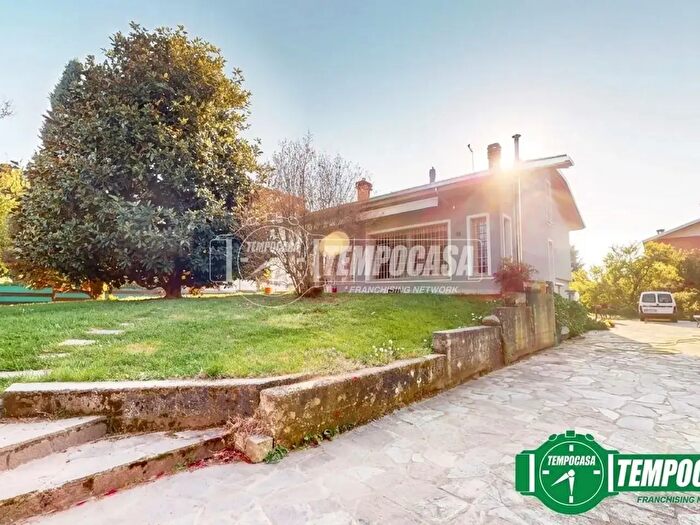 Casa con 6 locali in vendita in Via Nicola Montemanni, Pozzolo Formigaro