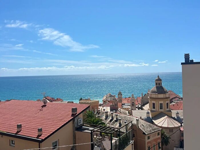 Appartamento trilocale in vendita in Via Generale Enrico Caviglia, Finale Ligure