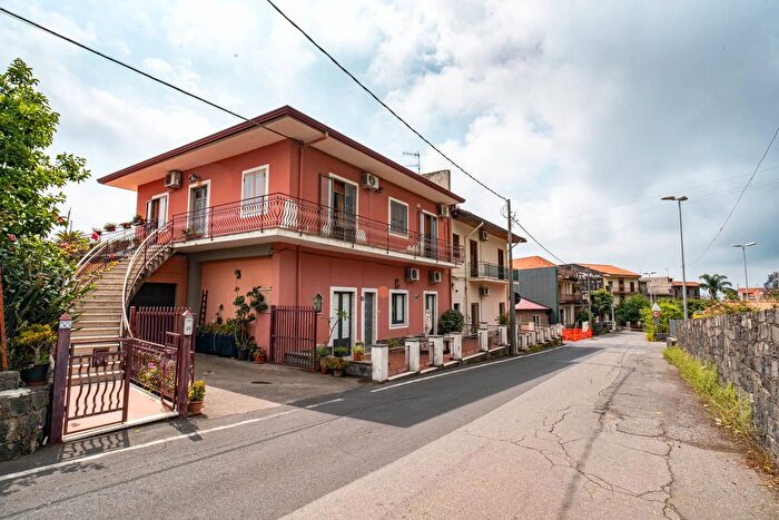 Casa con 13 locali in vendita in Via Salvo dAcquisto, Giarre