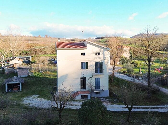 Casa con 8 locali in vendita in Località Padule Gubbio, Gubbio
