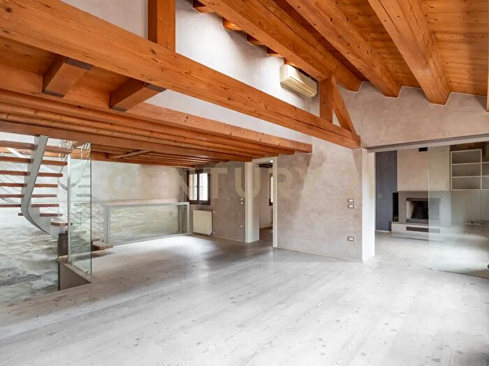Appartamento con 8 locali in vendita in Via Sant'Agostino, Treviso