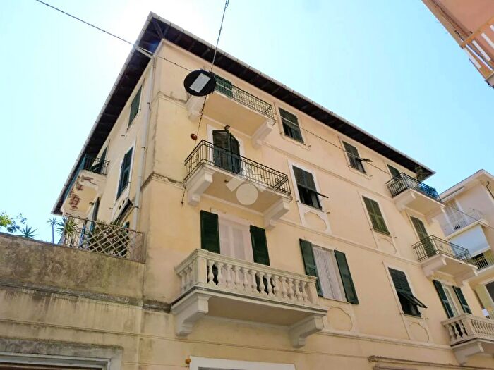 Appartamento con 5 locali in vendita in Via Emanuele Rambaldi, Chiavari