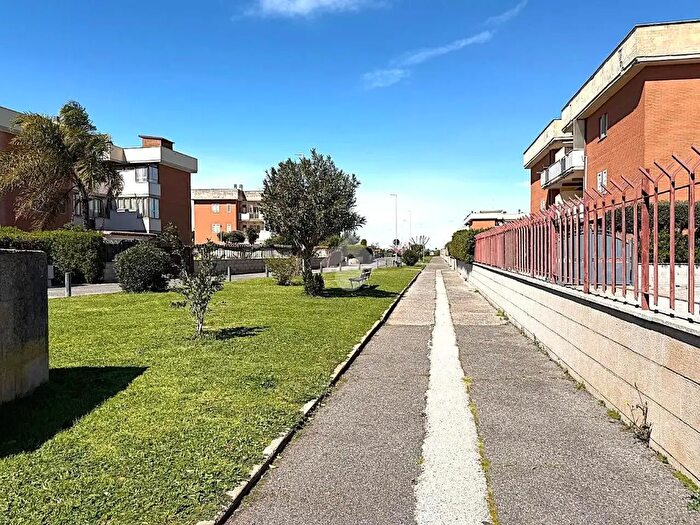 Appartamento trilocale in vendita in Via Sicilia, Ardea