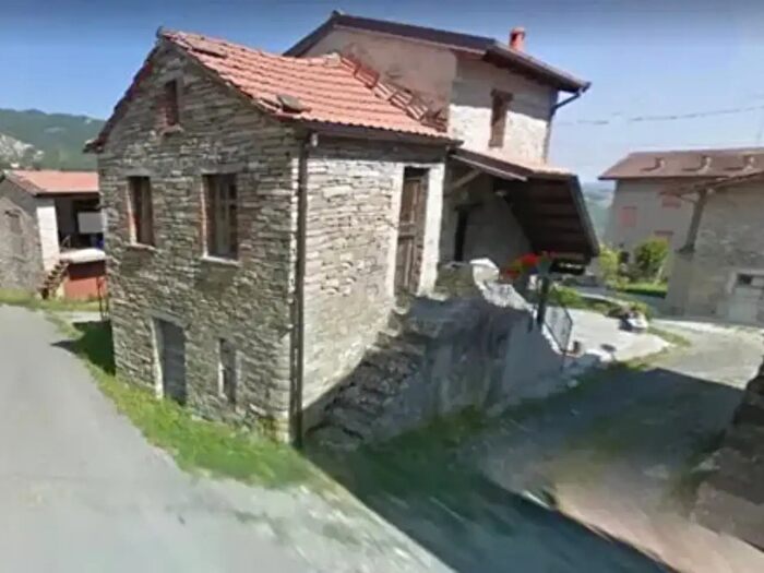 Casa con 6 locali in vendita in Località Levratti, Bobbio