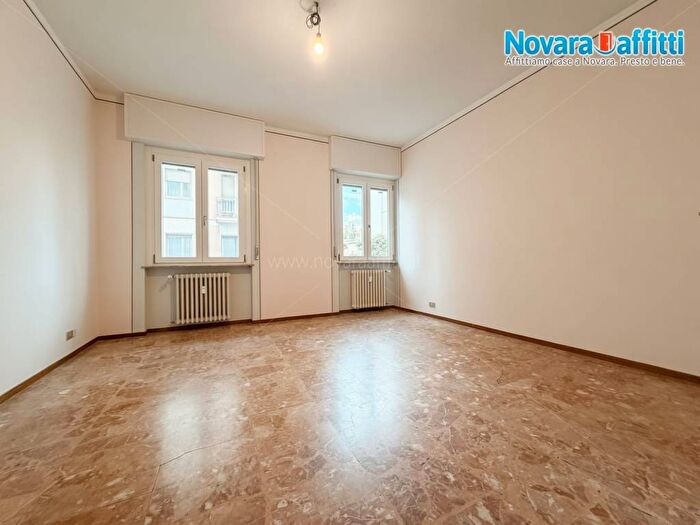 Appartamento trilocale in affitto in Via Monte Grappa, Porta Mortara, Novara