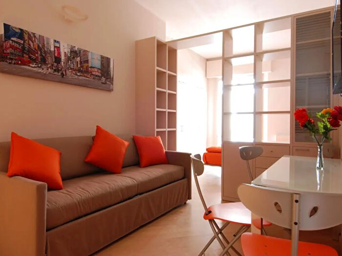 Appartamento monolocale in affitto in Via Rizzoli, Bologna