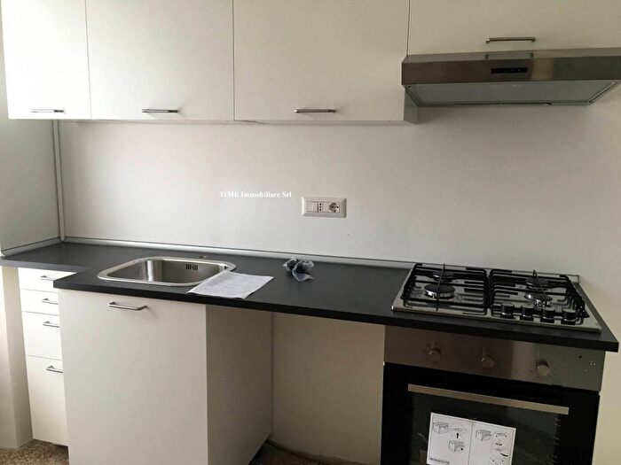 Appartamento trilocale in affitto in Viale Beatrice d'Este, Bocconi, Milano