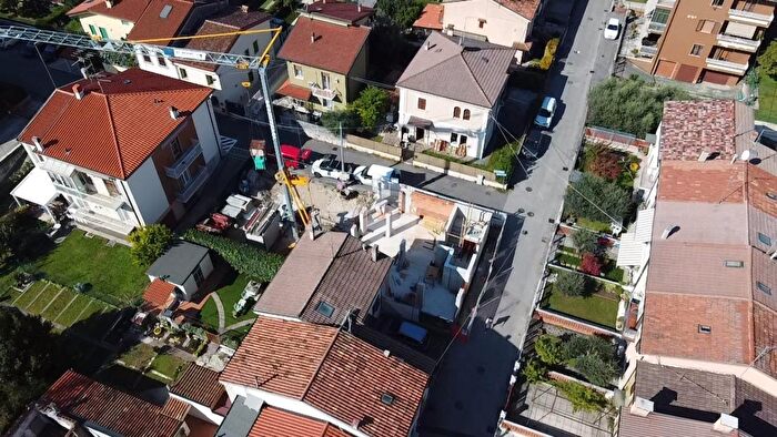 Appartamento trilocale in vendita in Via Presanella, Verona