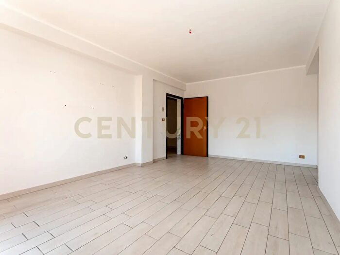 Appartamento trilocale in vendita in Via Firenze, Aci Castello