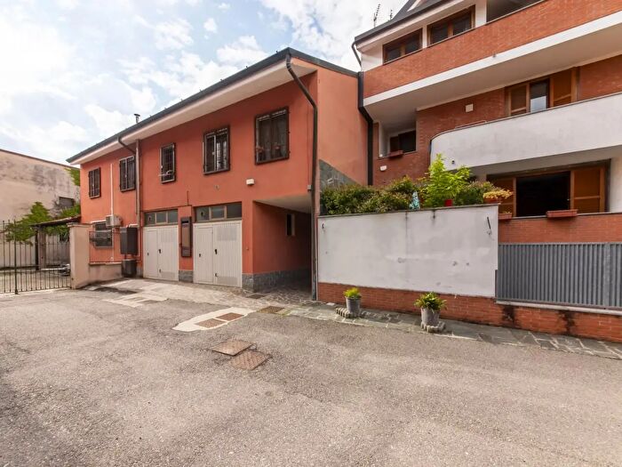 Appartamento trilocale in vendita in Via Roma, Bollate