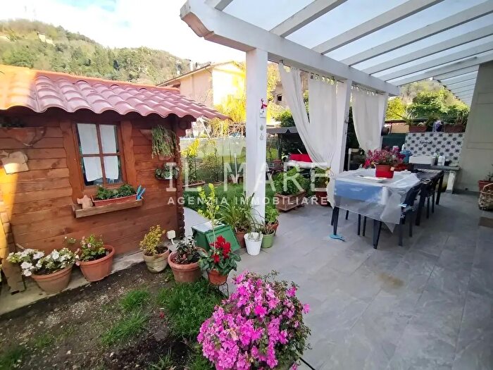 Casa quadrilocale in vendita in Massa