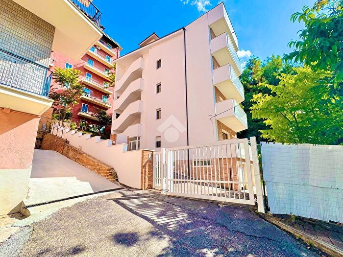 Appartamento quadrilocale in vendita in Via Gran Sasso, Chieti