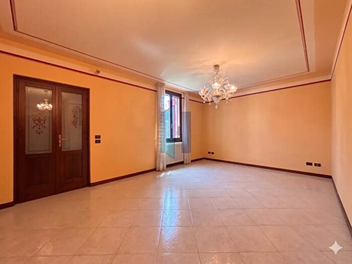 Appartamento trilocale in vendita in Via Luciano Manara, Brescia