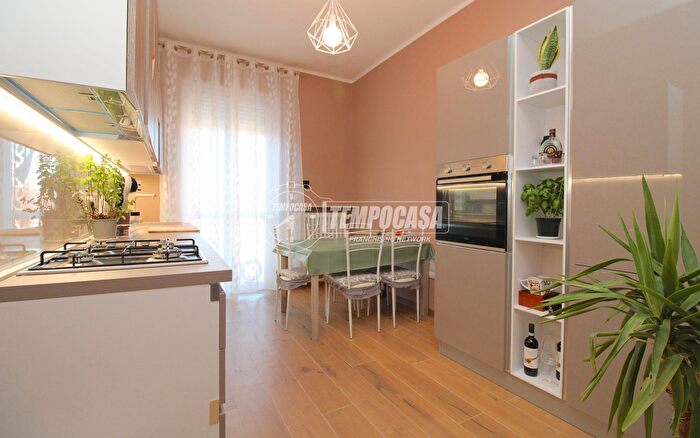 Appartamento quadrilocale in vendita in Via Pietro Delvecchio, Mondovi