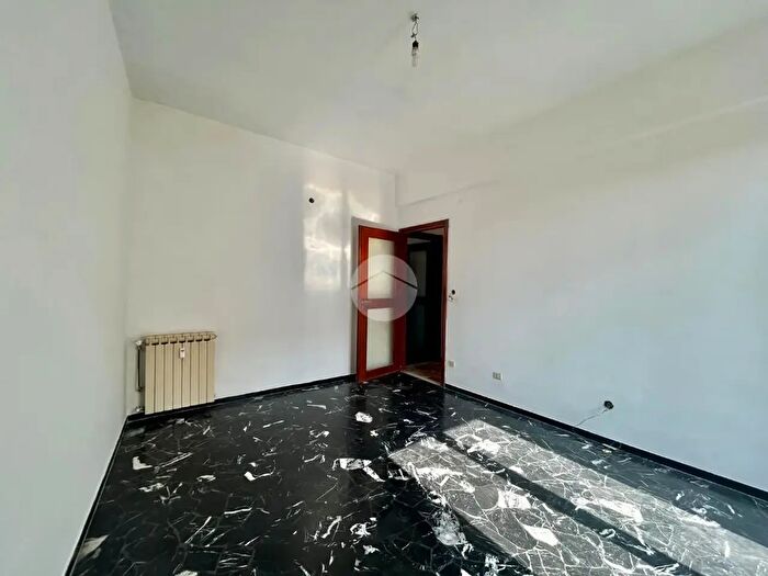 Appartamento trilocale in vendita in Via Mignone, Savona