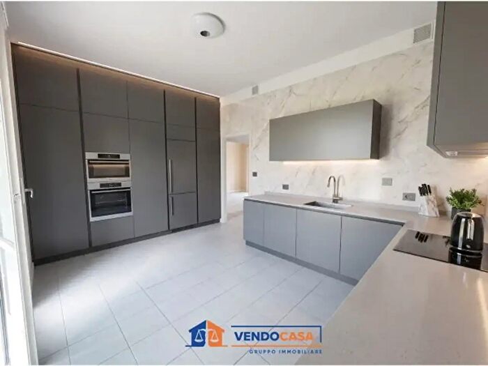 Appartamento con 6 locali in vendita in Via Giovanni Roveda C, Torino