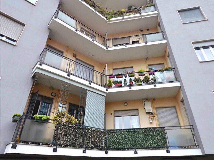 Appartamento quadrilocale in affitto in Viale Papiniano, Solari, Milano