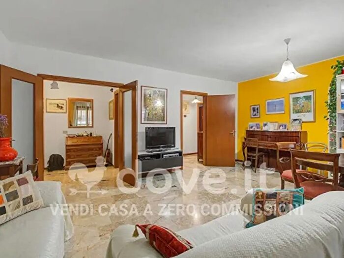 Appartamento trilocale in vendita in Via Emilio Lussu, Milano