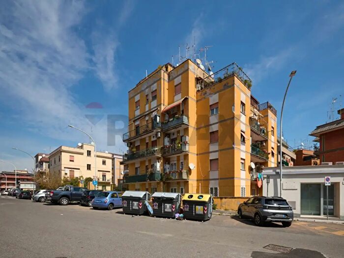 Appartamento bilocale in vendita in Largo Francesco Ardissone, Roma