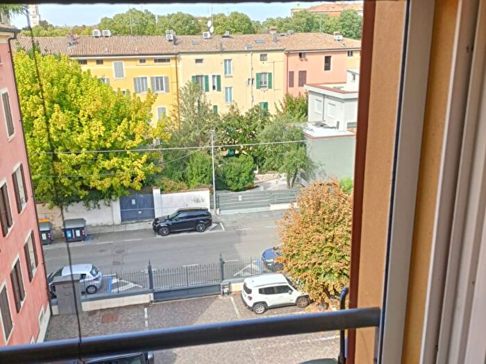 Appartamento quadrilocale in affitto in Viali, Modena