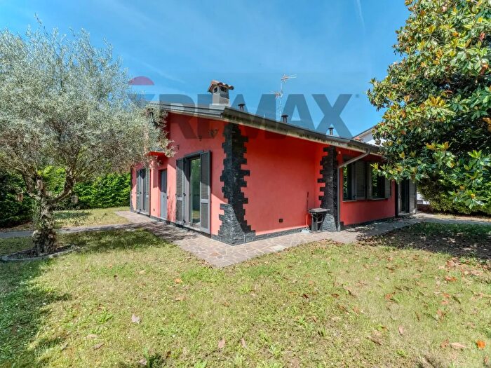 Casa con 7 locali in vendita in Via De Amicis, Bonate Sopra