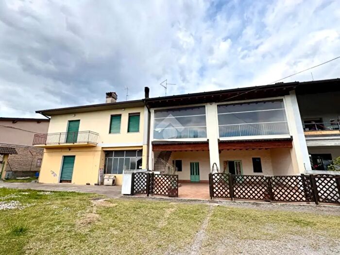 Casa con 6 locali in vendita in Via S Bernardo, Cazzago San Martino