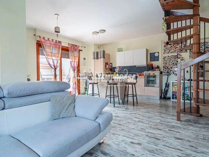 Appartamento trilocale in vendita in Via Pierleone Ghezzi, Fiumicino