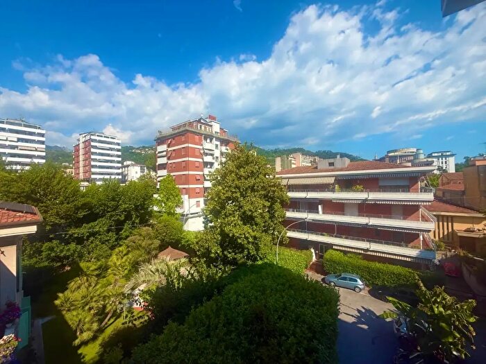 Appartamento quadrilocale in vendita in Za Liberazion, Massa