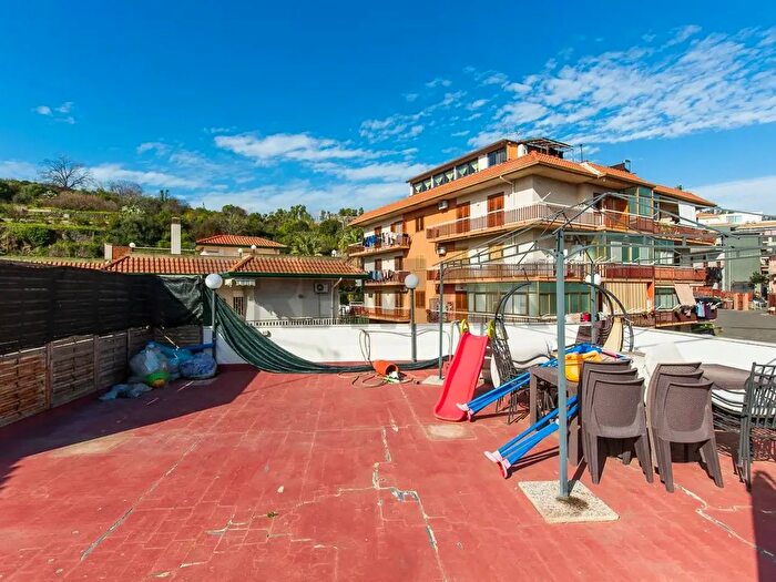 Appartamento quadrilocale in vendita in Via San Giacomo, Aci Catena