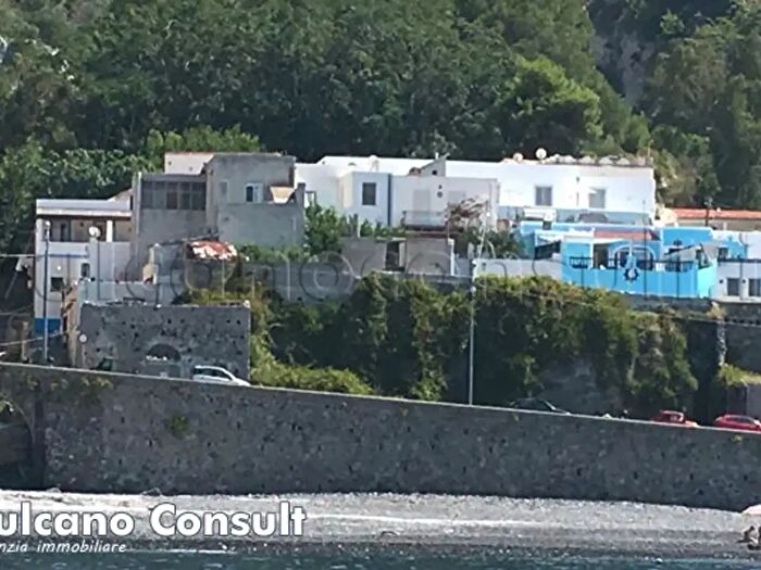 Appartamento con 6 locali in vendita in Località Acquacalda, Lipari