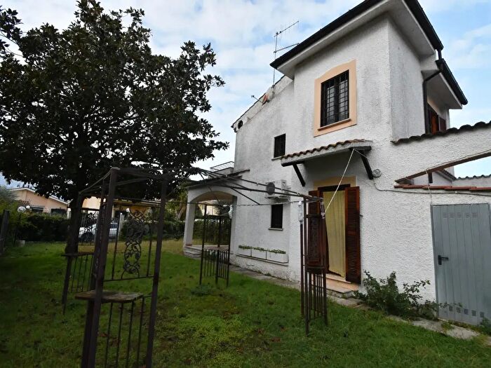 Casa trilocale in vendita in Viale Colle Romito, Ardea