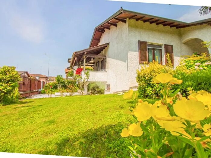 Casa trilocale in vendita in Via Olona, Garbagnate Milanese