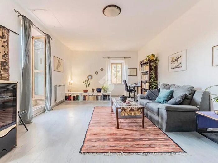 Appartamento quadrilocale in vendita in Via Roma, Bassano Romano