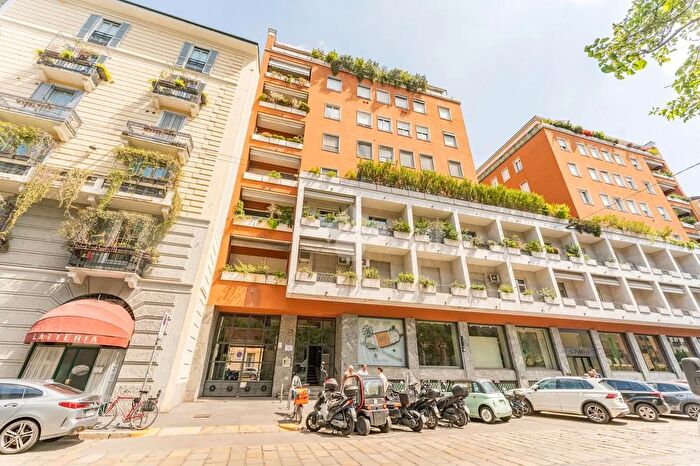 Appartamento trilocale in affitto in Via San Marco, Milano