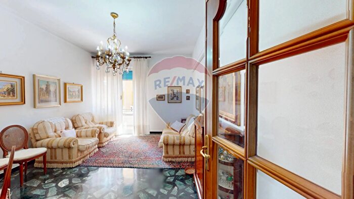 Appartamento con 7 locali in vendita in Via Antonio Manno, Genova