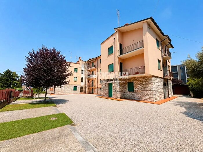 Appartamento quadrilocale in vendita in Via Puccini, Peschiera Del Garda
