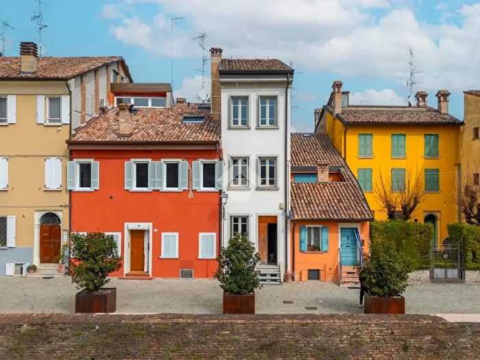 Casa con 5 locali in vendita in Via Edmondo De Amicis, Montecchio Emilia