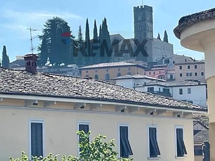 Appartamento con 8 locali in vendita in Barga