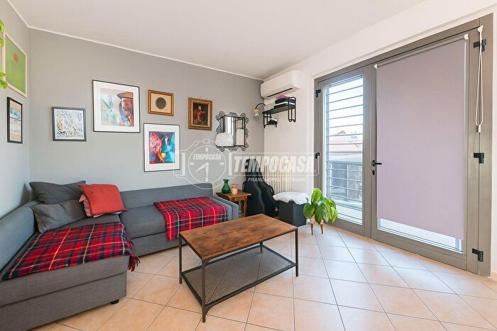 Appartamento trilocale in vendita in Piazza Tirana, Milano