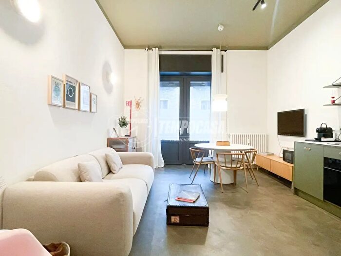 Appartamento bilocale in vendita in Via Conte Rosso, Milano