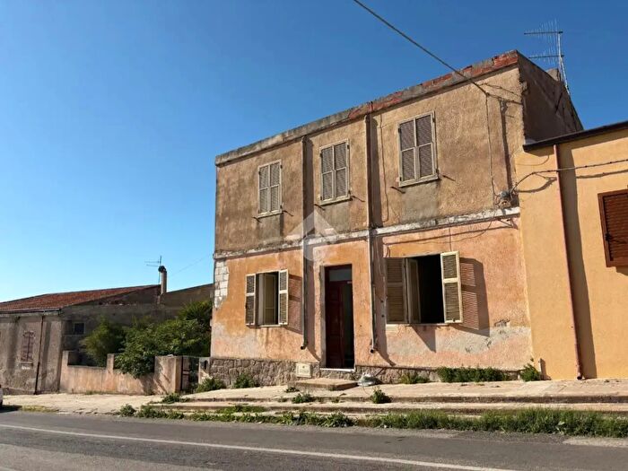 Appartamento trilocale in vendita in Via Capitano Satta, Uri