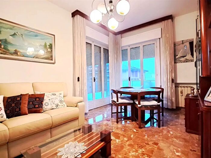 Appartamento con 6 locali in vendita in Senigallia