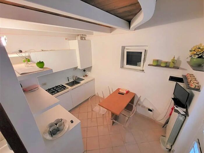 Appartamento trilocale in vendita in Piazza Betti, Massa